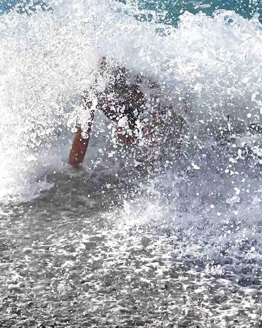 Κατερίνα Καραβάτου: «Δίνει μάχη» με τα κύματα