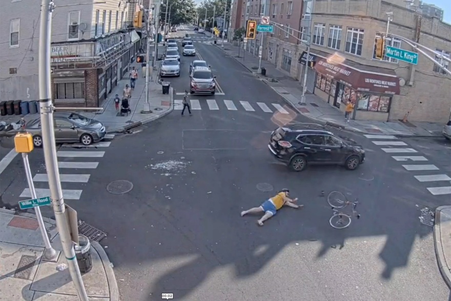 Τζέρσεϊ: Δημοτική σύμβουλος παρέσυρε και εγκατέλειψε ποδηλάτη, αλλά δεν παραιτείται