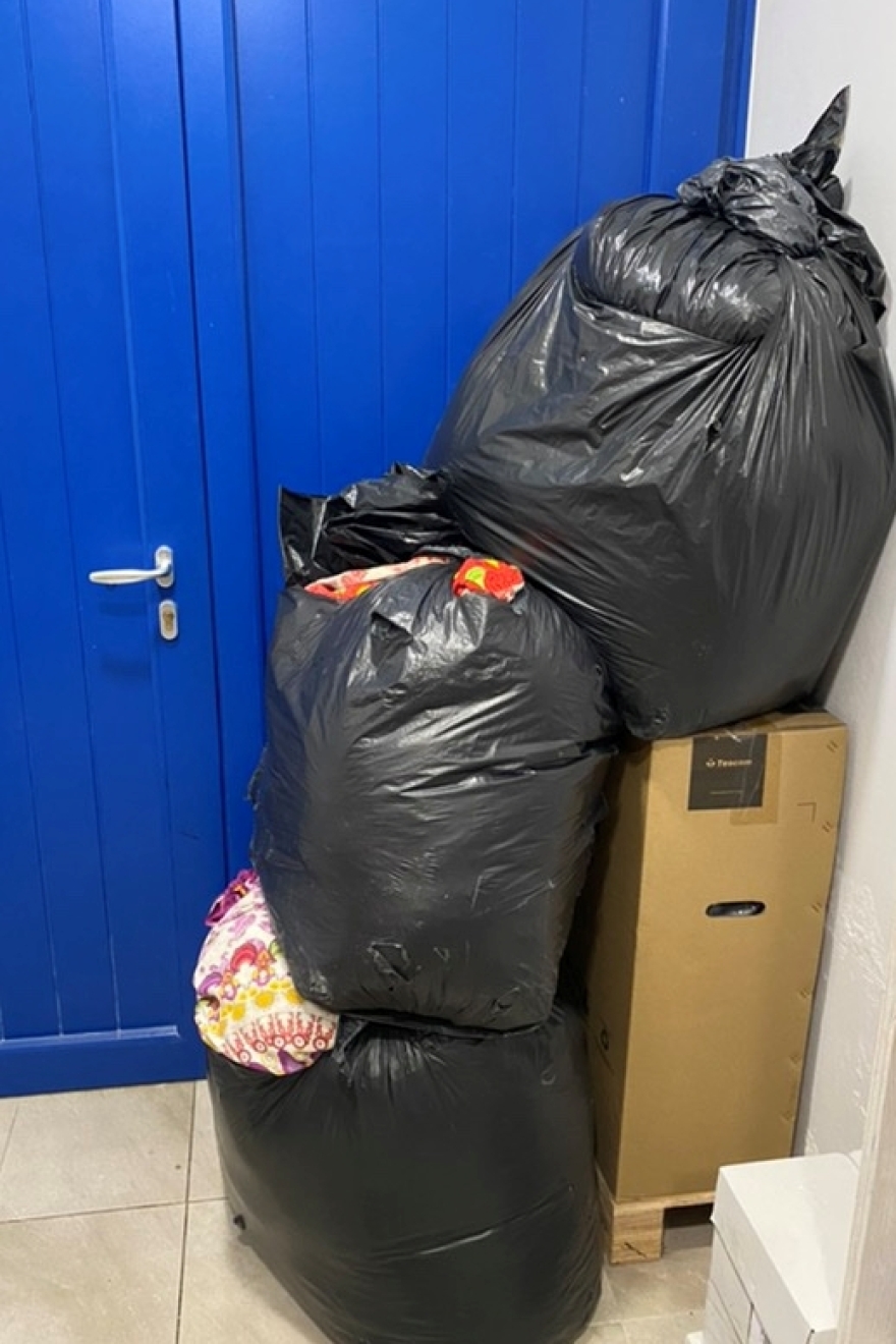 Πέντε συλλήψεις για παρεμπόριο στη Μύκονο - Κατασχέθηκαν ενδύματα και τσάντες