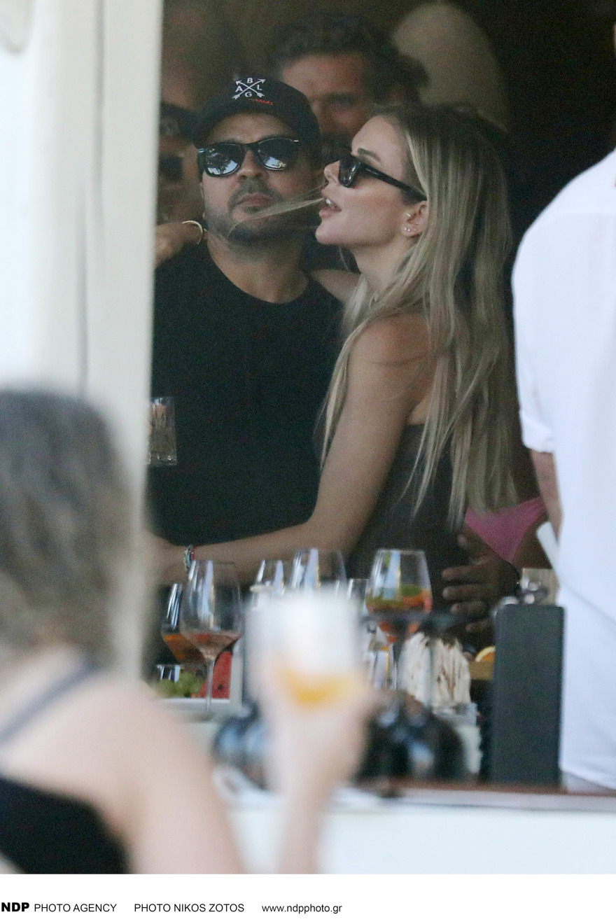 Λούις Φόνσι: Τα δημόσια φιλιά στη Μύκονο με τη σύζυγό του, Αγκουέντα Λόπεθ