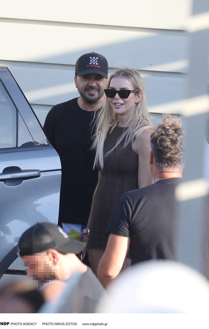 Λούις Φόνσι: Τα δημόσια φιλιά στη Μύκονο με τη σύζυγό του, Αγκουέντα Λόπεθ