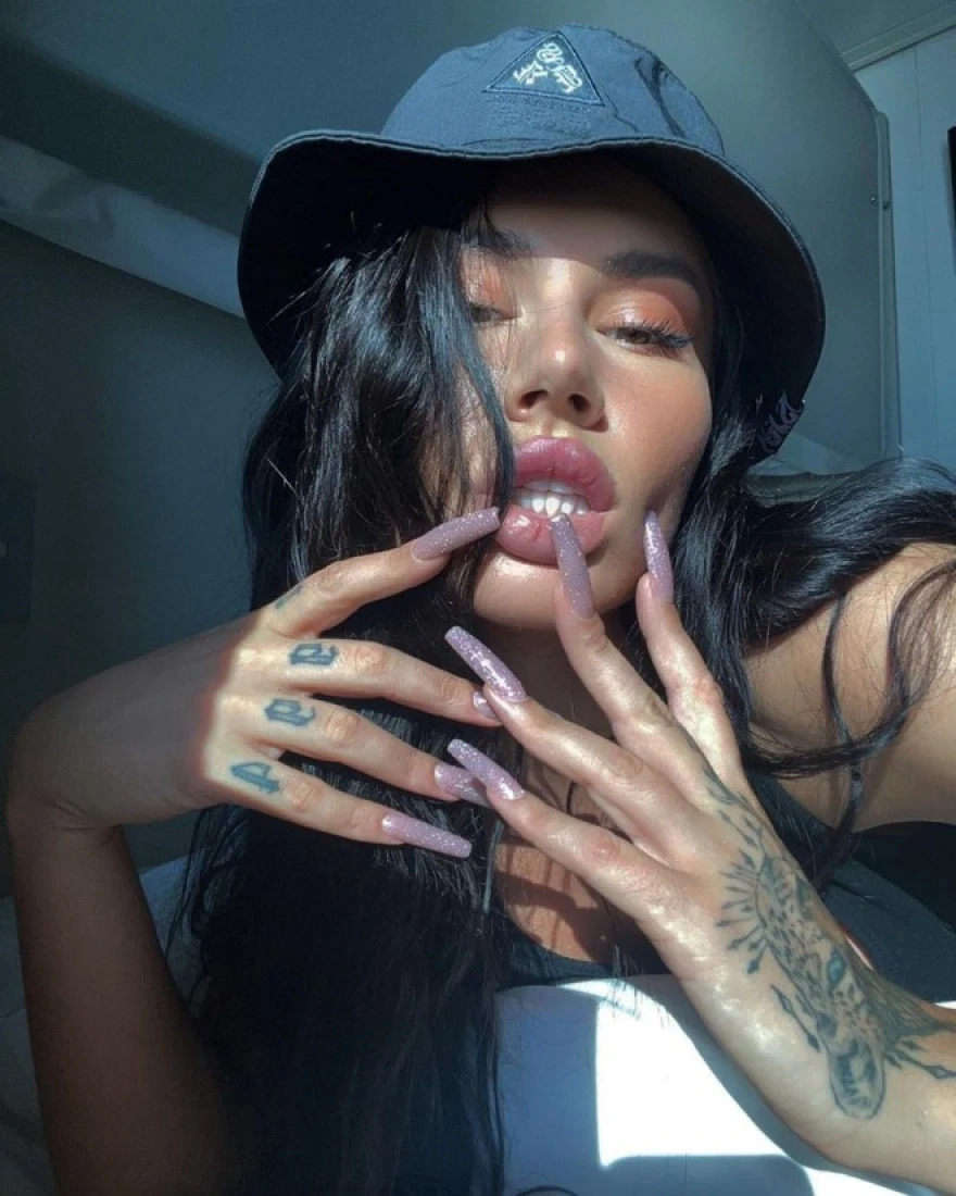 Έλενα Τσαγκρινού: Φωτογραφίζεται με μικροσκοπικό μπικίνι 