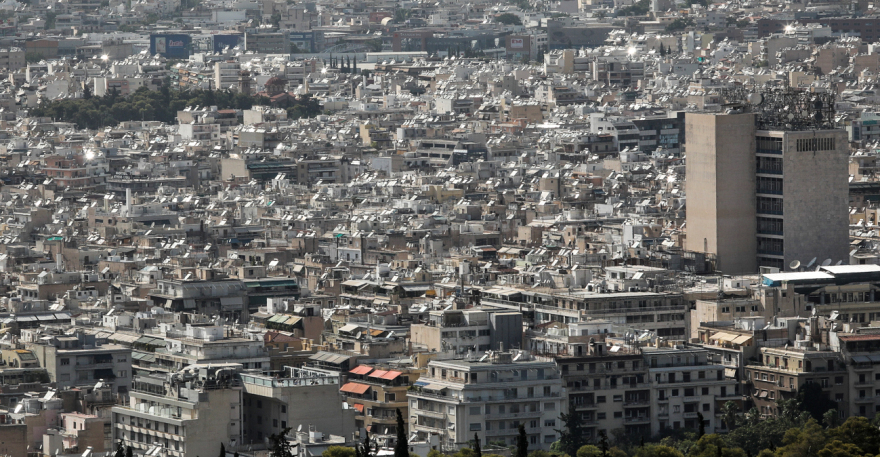 Στεγαστική κρίση στην Ευρώπη: Σπίτι μου, σπιτάκι μου, από Ελλάδα έως Ολλανδία - Φοιτητές σε σκηνές, τετραμελείς οικογένειες στα 35 τετραγωνικά