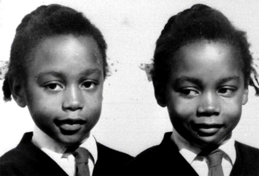 H αλλόκοτη ιστορία των «Σιωπηλών Διδύμων» της Ουαλίας