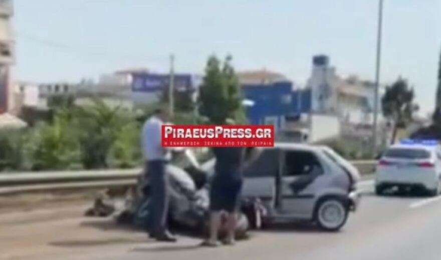 Λεωφόρος Κηφισού: Σοβαρό τροχαίο με μηχανή να «σφηνώνει» κάτω από Ι.Χ.