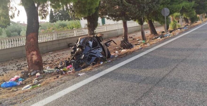 Τραγικό τροχαίο στο Γαλαξίδι: Τα δύο νέα παιδιά σκοτώθηκαν μόλις 50 μέτρα από το σπίτι του αγοριού!