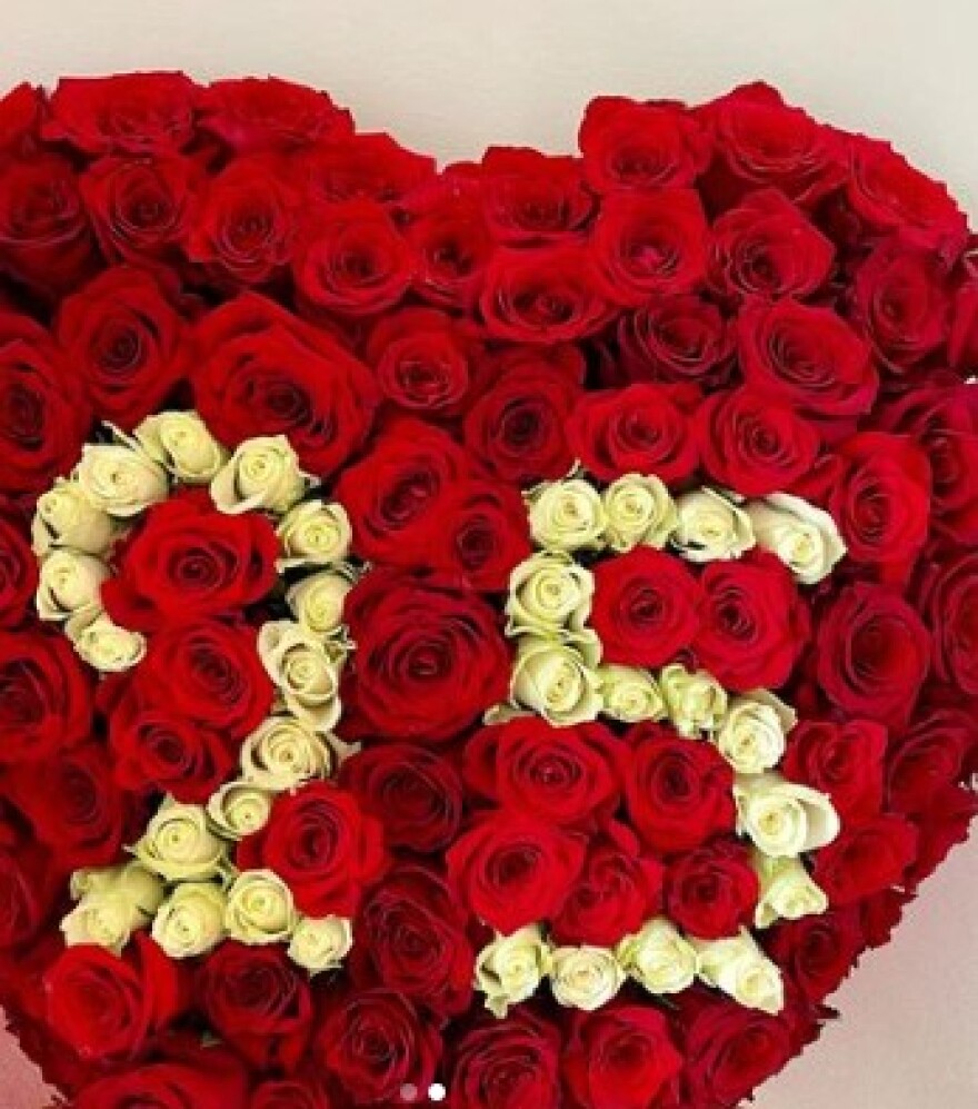 Greek Summer Lovers - Πώς περνάνε διάσημα ζευγάρια το καλοκαίρι τους 