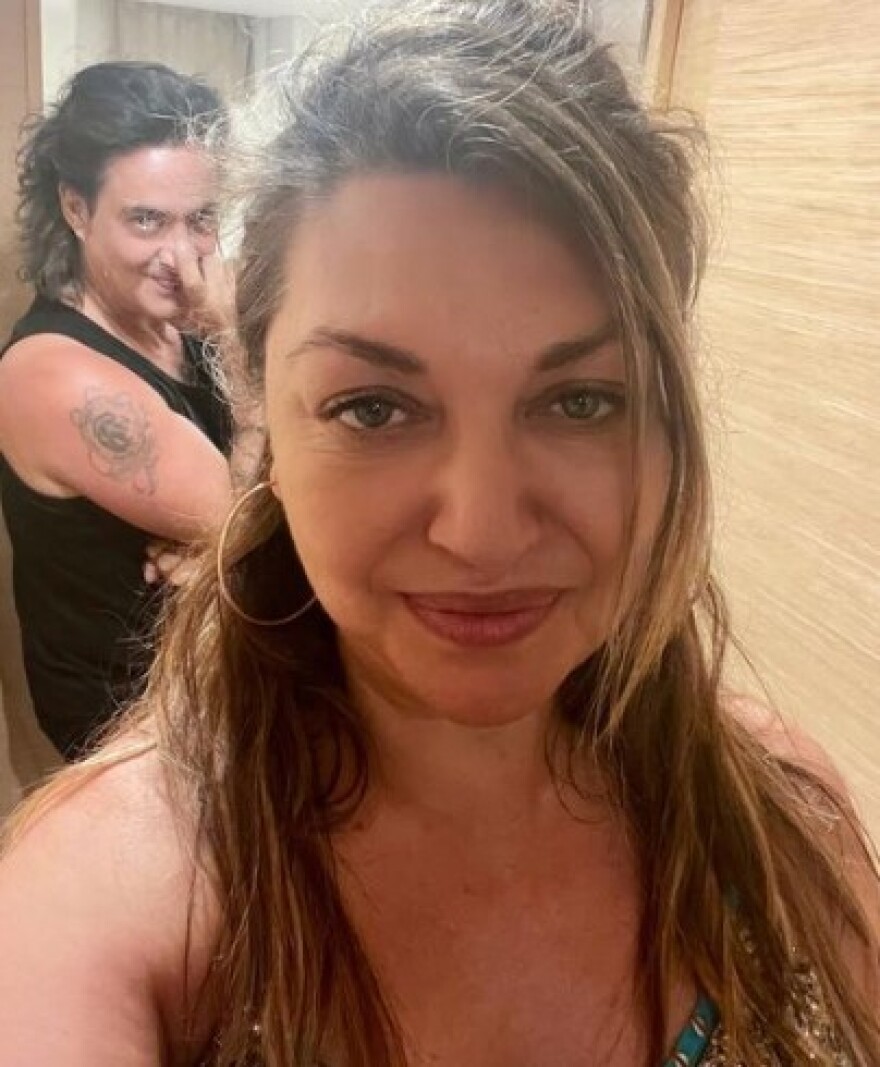 Greek Summer Lovers - Πώς περνάνε διάσημα ζευγάρια το καλοκαίρι τους 