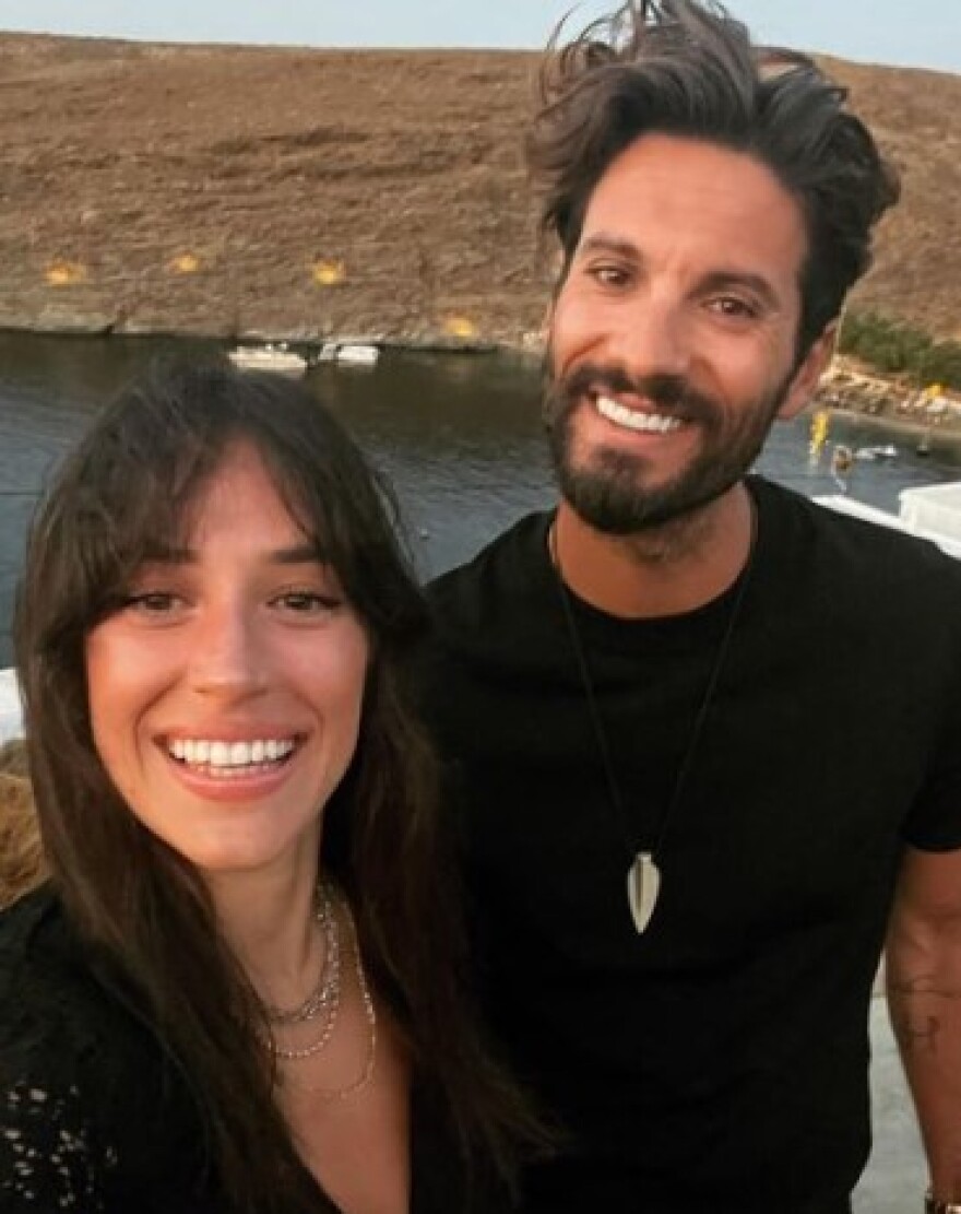 Greek Summer Lovers - Πώς περνάνε διάσημα ζευγάρια το καλοκαίρι τους 