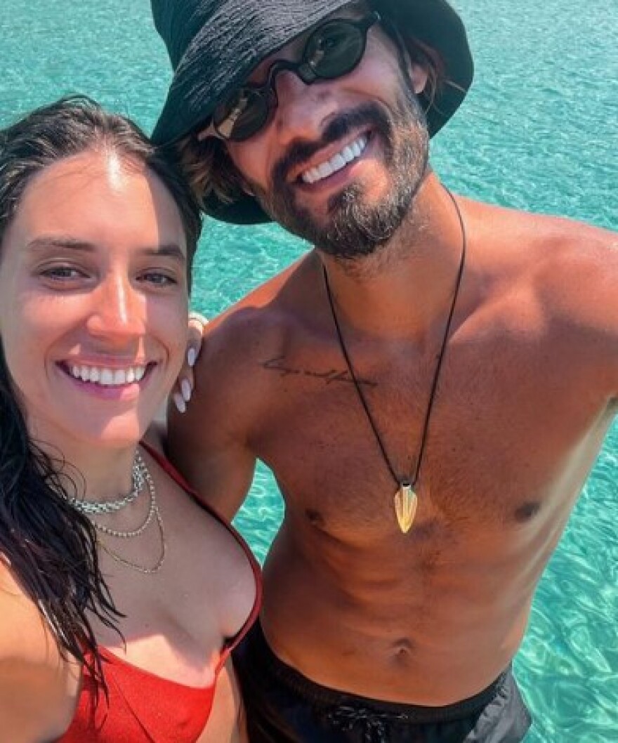 Greek Summer Lovers - Πώς περνάνε διάσημα ζευγάρια το καλοκαίρι τους 