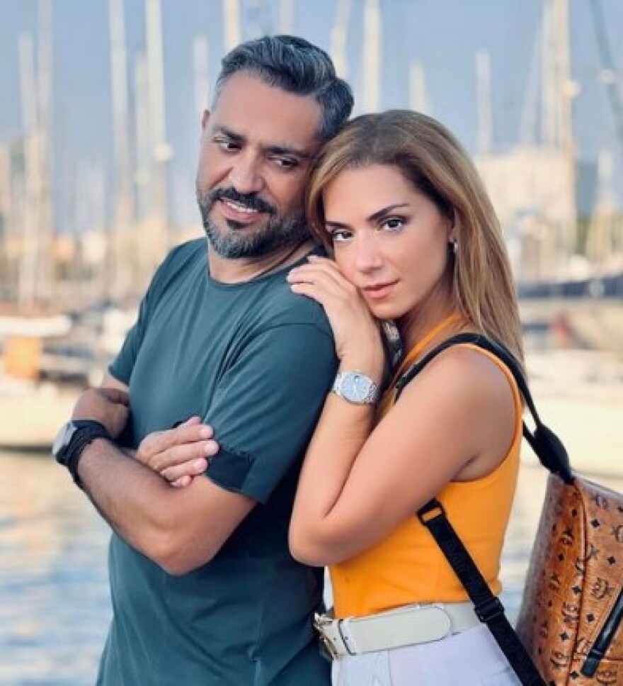 Greek Summer Lovers - Πώς περνάνε διάσημα ζευγάρια το καλοκαίρι τους 