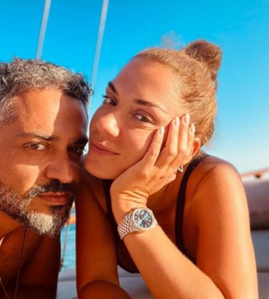 Greek Summer Lovers - Πώς περνάνε διάσημα ζευγάρια το καλοκαίρι τους 