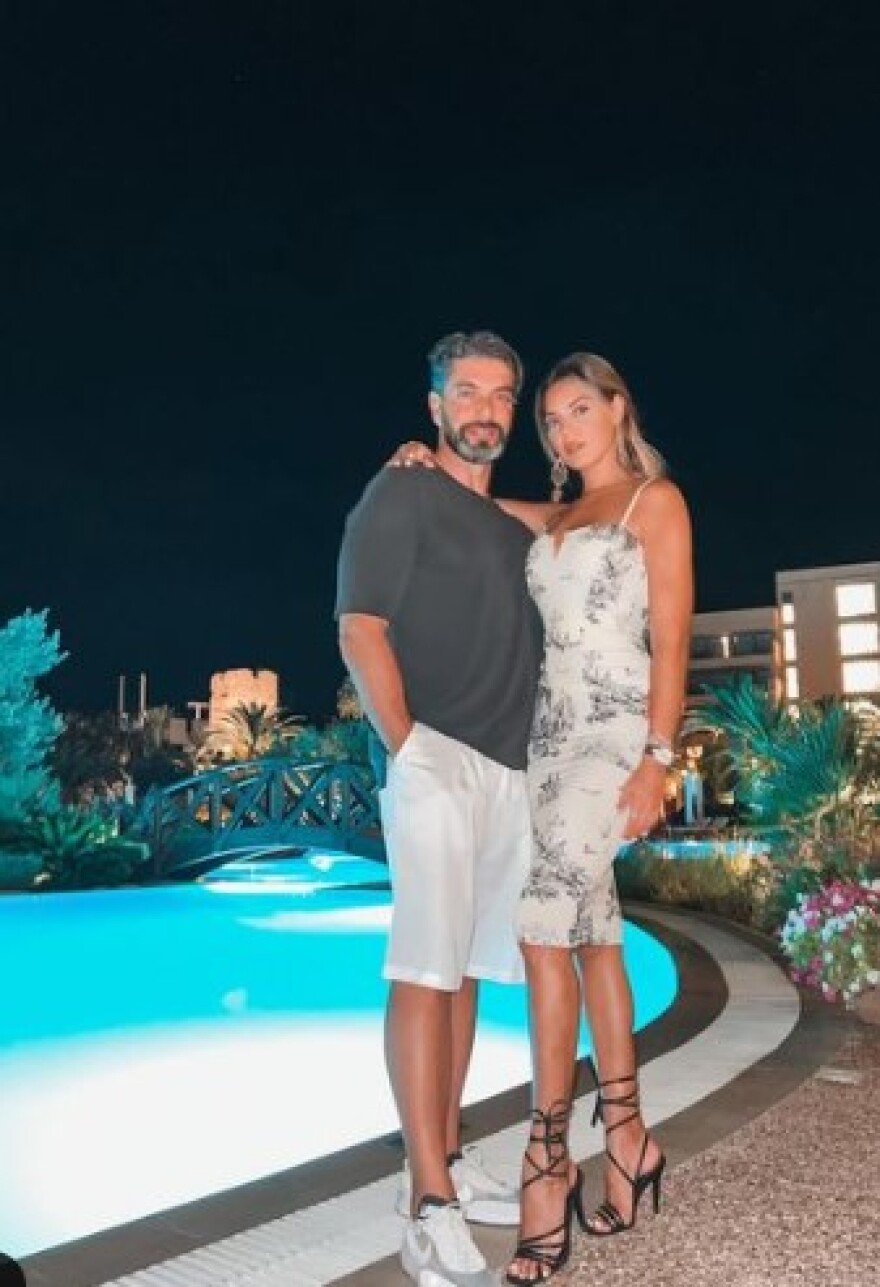 Greek Summer Lovers - Πώς περνάνε διάσημα ζευγάρια το καλοκαίρι τους 