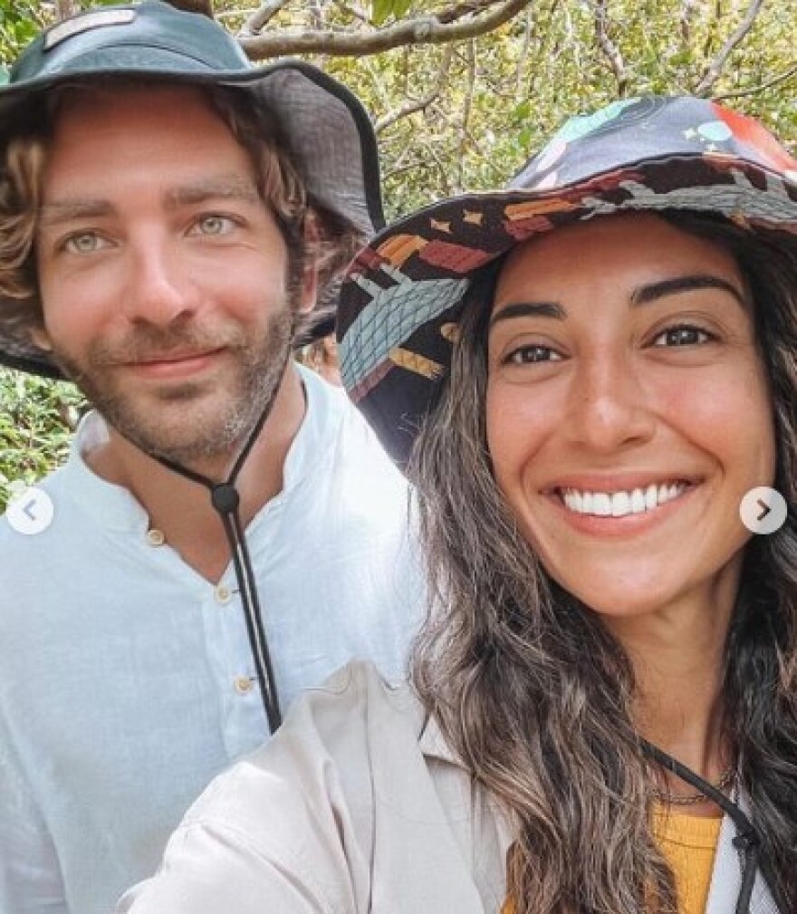 Greek Summer Lovers - Πώς περνάνε διάσημα ζευγάρια το καλοκαίρι τους 