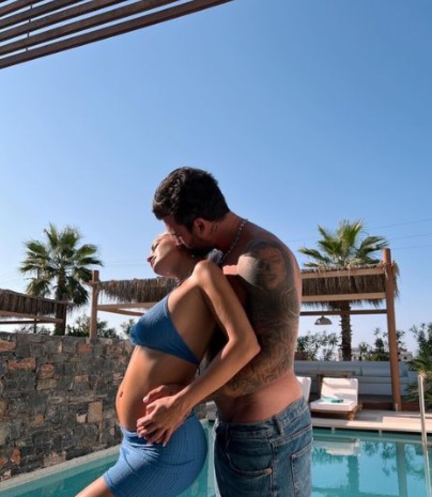 Greek Summer Lovers - Πώς περνάνε διάσημα ζευγάρια το καλοκαίρι τους 