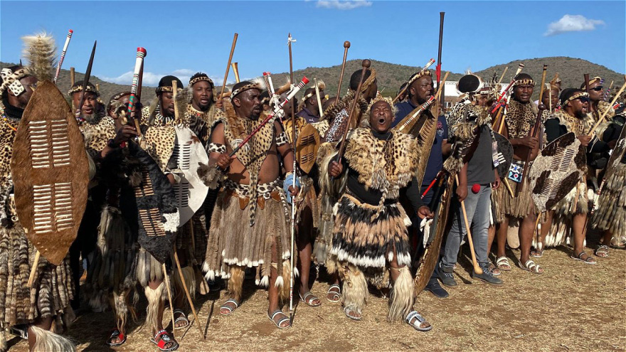 Ανέβηκε στο θρόνο ο νέος βασιλιάς των Ζουλού παρά τις αντιδράσεις των ετεροθαλών αδελφών του