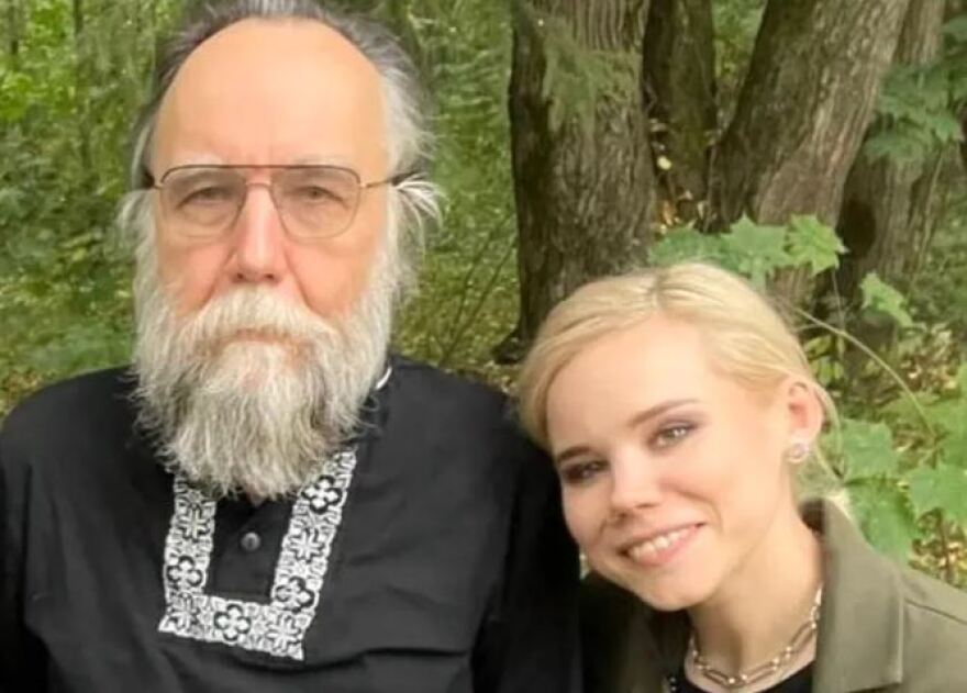 Συγκλονιστικό βίντεο: Ο «θεωρητικός» του Πούτιν σοκαρισμένος μπροστά στην έκρηξη που σκότωσε την κόρη του