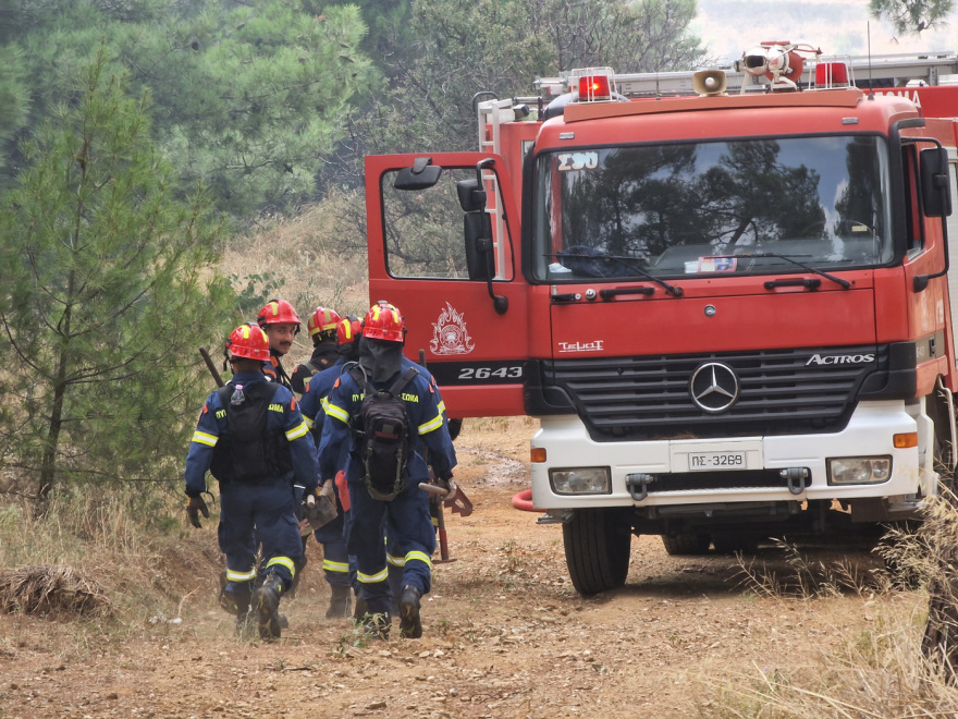 Οριοθετήθηκε η φωτιά στο Σέιχ Σου - Έκαψε 30 στρέμματα - Δείτε βίντεο