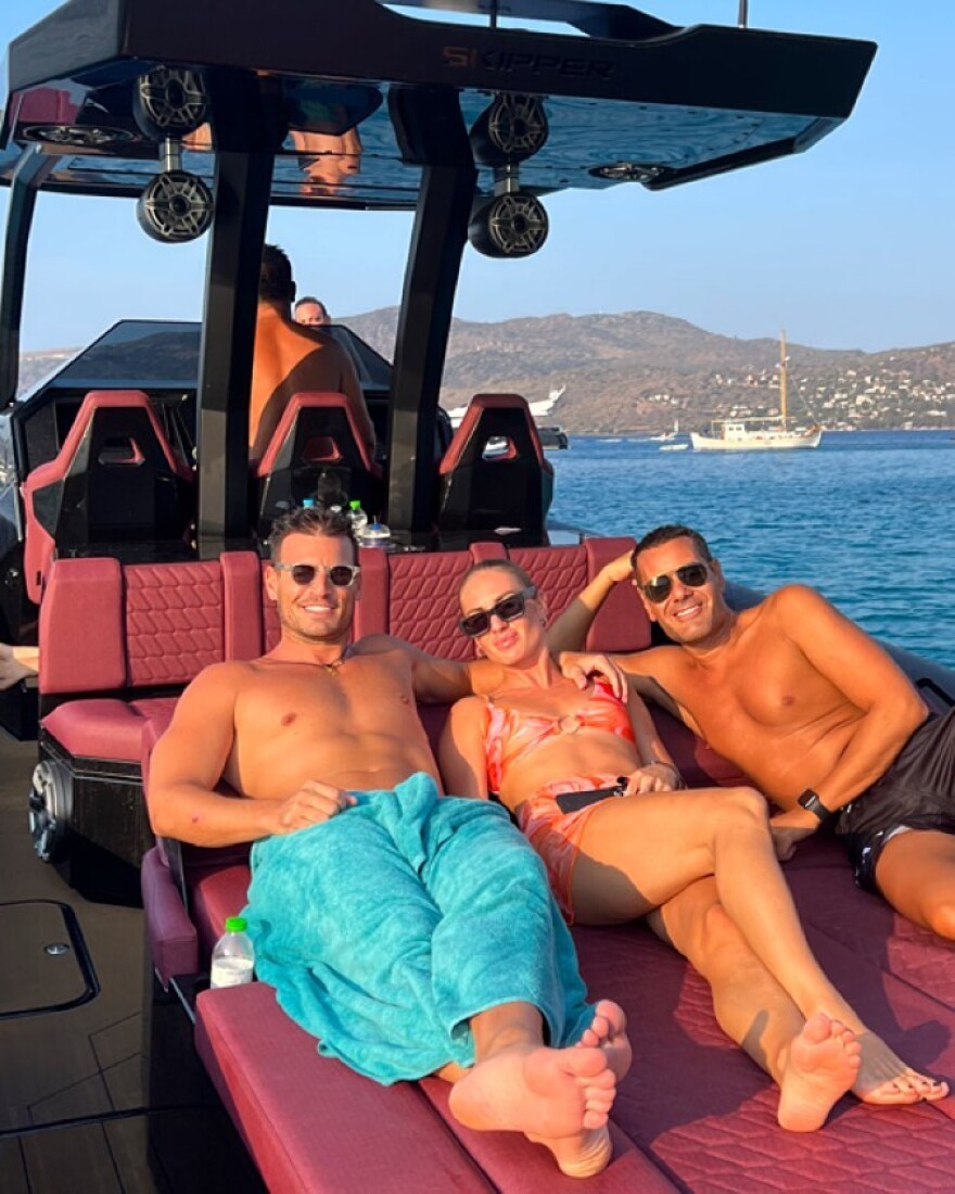 Δημήτρης Φιντιρίκος και Κατερίνα Δαλάκα απαθανατίστηκαν σε τρυφερά στιγμιότυπα - Δείτε φωτογραφίες