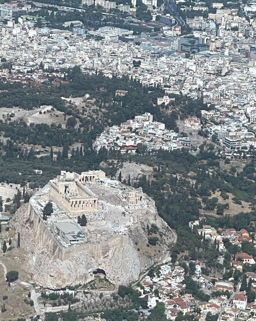 Κλόντια Σίφερ: Αποθεώνει την Ελλάδα στους εκατομμύρια ακολούθους της στα social media