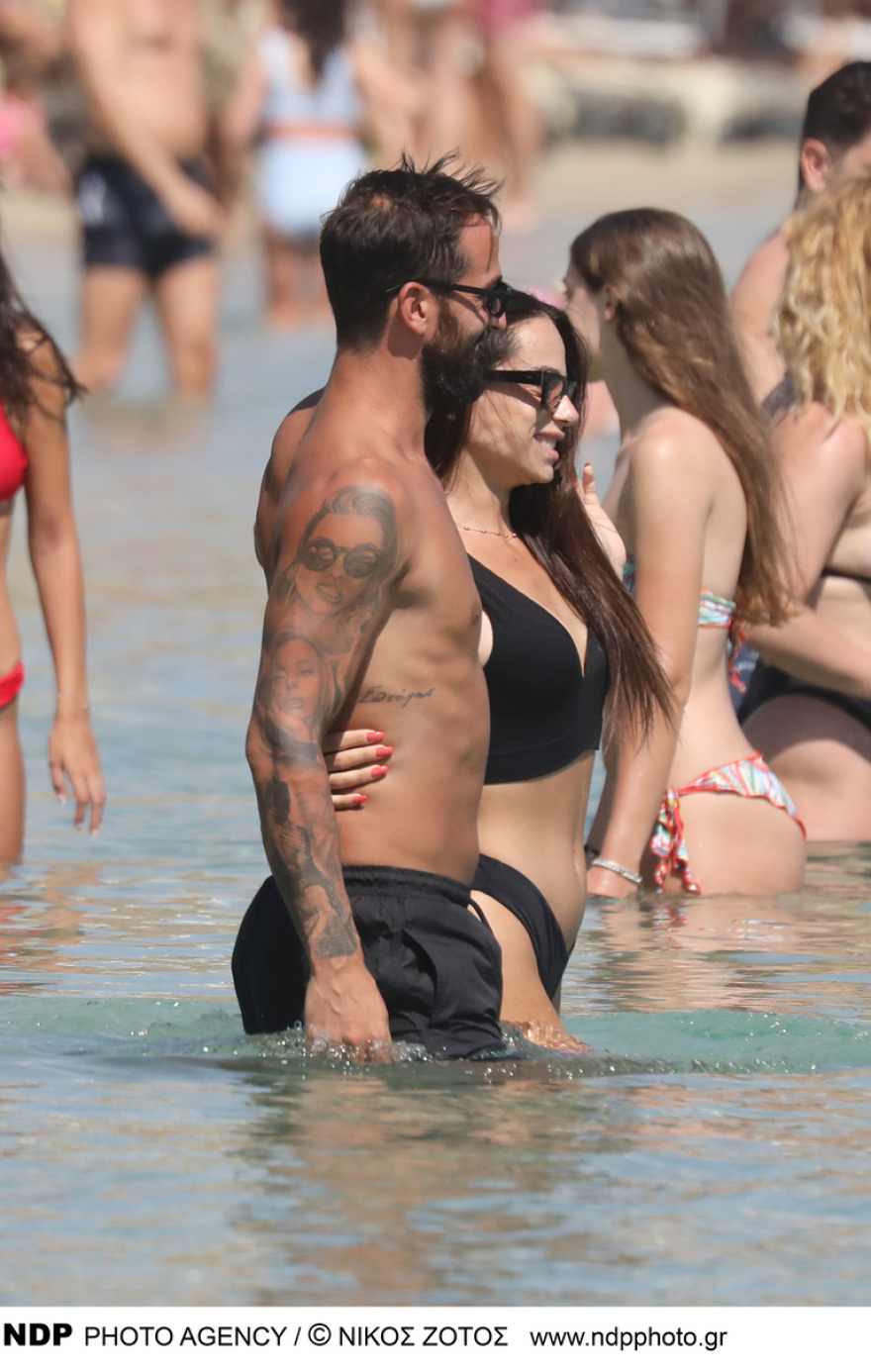 Άρης Σοϊλέδης - Μαρία Αντωνά: Τα φιλιά τους στη Μύκονο