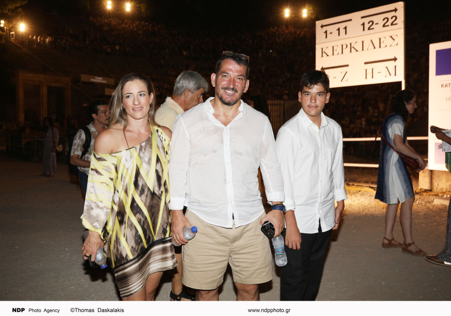 Πύρρος Δήμας και Αφροδίτη Σκαφίδα: Μαζί με τον γιο του Ολυμπιονίκη στην Επίδαυρο
