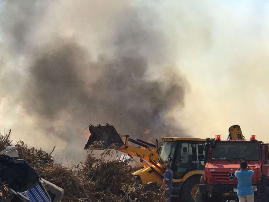 Φωτιά τώρα στη Λευκάδα: Πυρκαγιά στην παλιά χωματερή της Λευκάδας 