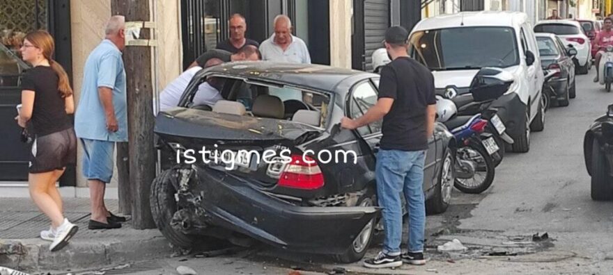 Βόλος: Σφοδρή σύγκρουση στο κέντρο της πόλης μετά από κόντρα αυτοκινήτων - Δείτε βίντεο