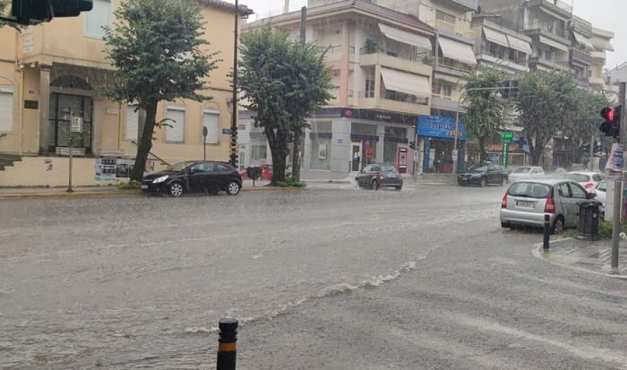 Ισχυρό μπουρίνι έπληξε τα Ιωάννινα - Δείτε βίντεο