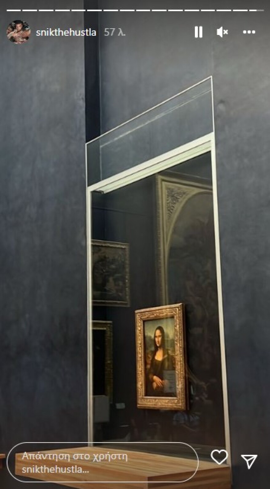 Snik: Καπνίζει  μέσα στο Λούβρο με full face μάσκα - Δείτε το βίντεο