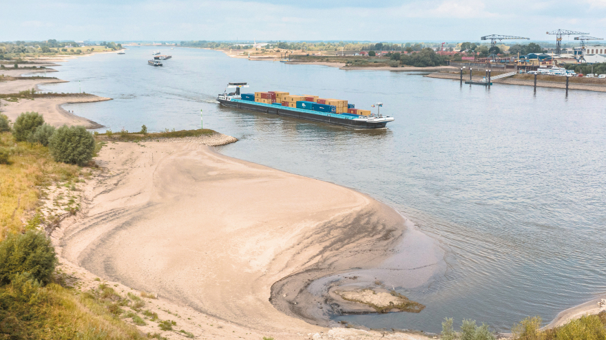 Σκληρός χειμώνας: Τρέχουν για ξύλα, αντλίες θερμότητας και κόβουν  τις διακοπές