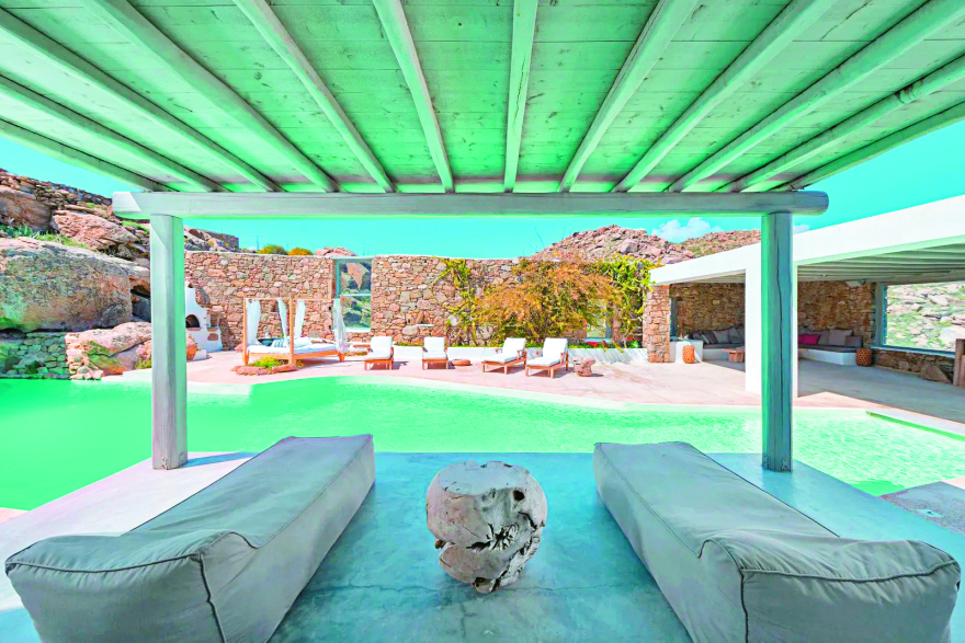 Μαρίνος Παράβαλος: Από το «chateau» της Μυκόνου στον «Παράδεισο» του Μαίναλου