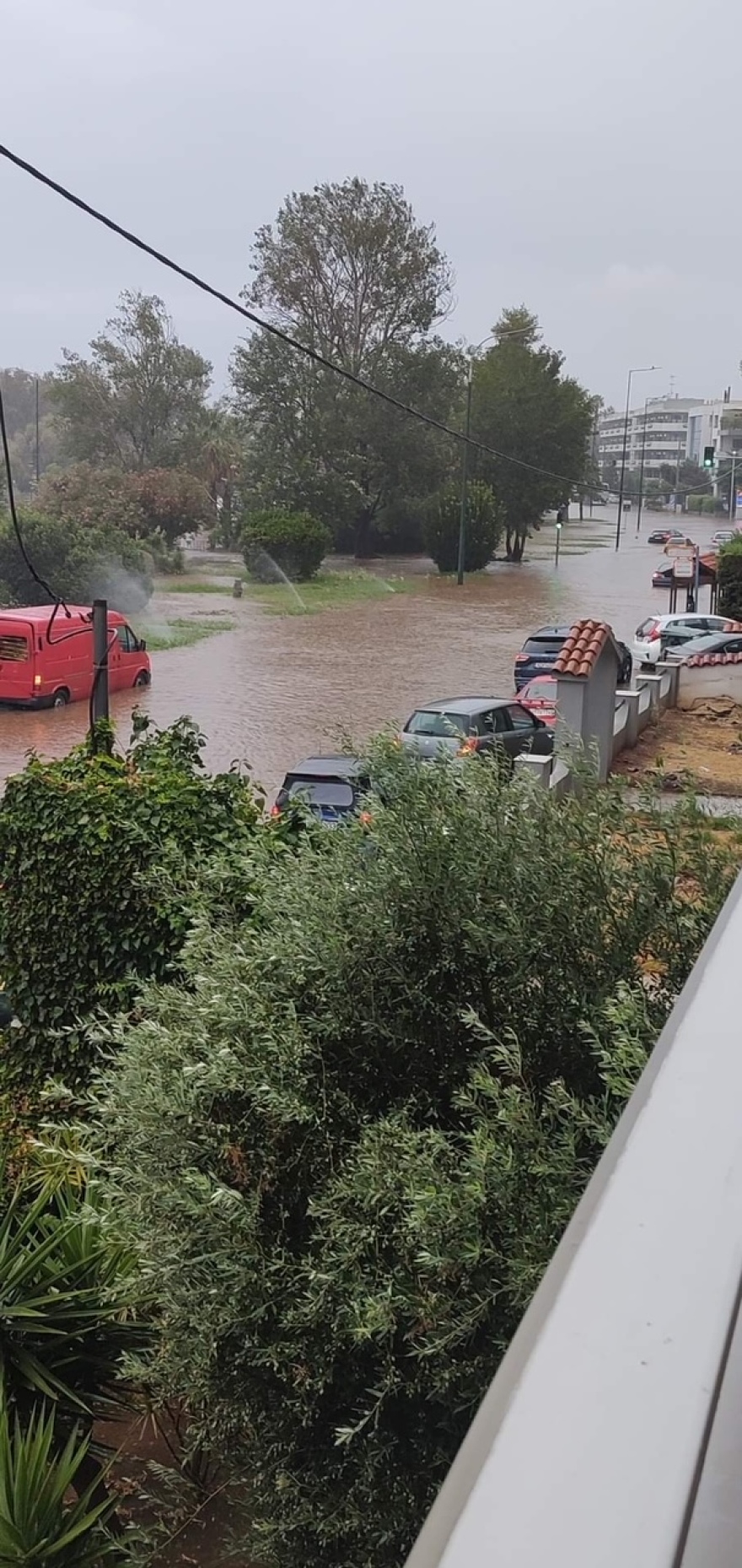 Ισχυρές καταιγίδες έπληξαν την Αττική - 40 χιλιοστά βροχής σε μόλις μία ώρα και πάνω από 2.500 κεραυνοί