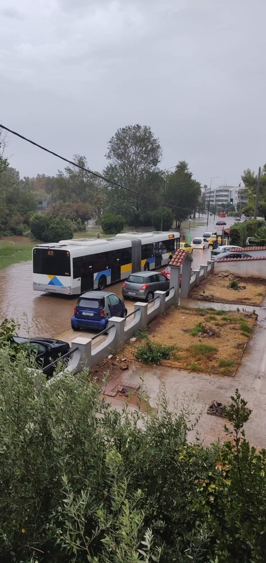 Ισχυρές καταιγίδες έπληξαν την Αττική - 40 χιλιοστά βροχής σε μόλις μία ώρα και πάνω από 2.500 κεραυνοί