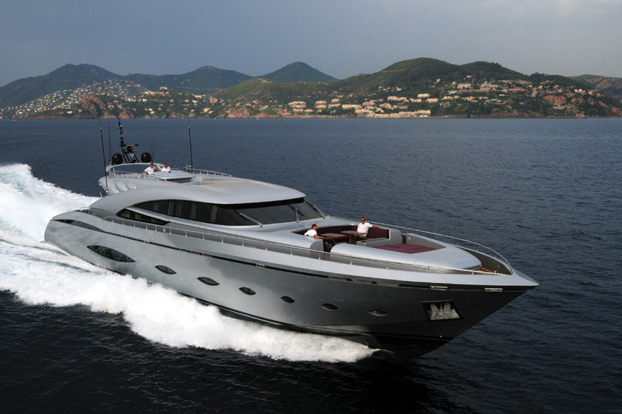 Ντέμι Μουρ: Το ελληνικό καλοκαίρι της με το ζεύγος Στέγγου