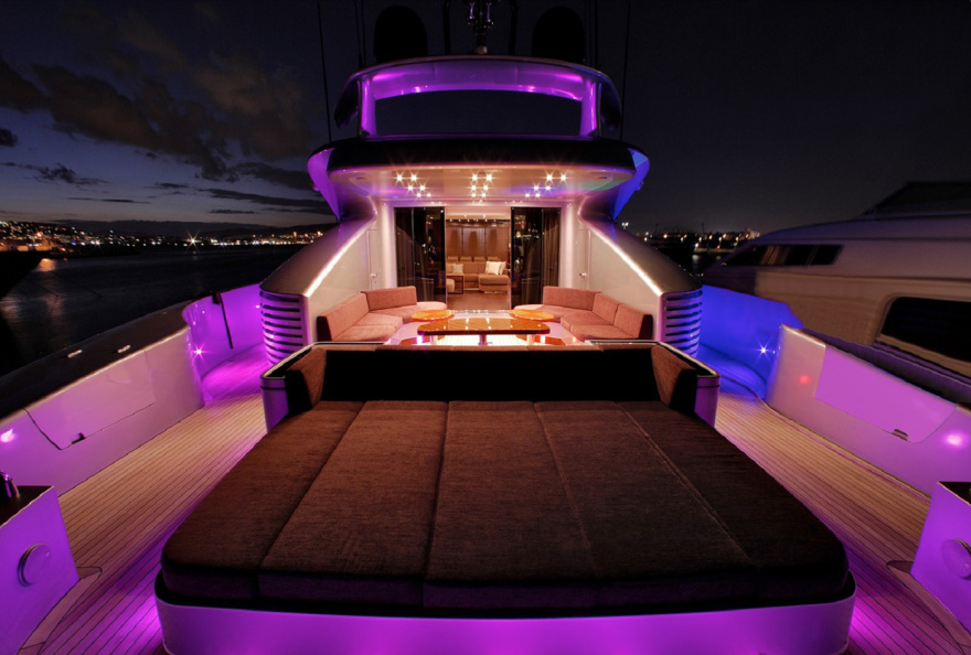 Ντέμι Μουρ: Το ελληνικό καλοκαίρι της με το ζεύγος Στέγγου