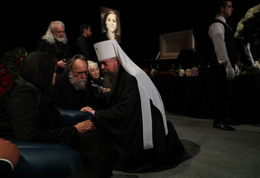 Ντούγκιν στην κηδεία της κόρης του: Έτσι θα ήθελε η Ντάρια να τιμήσουν τη μνήμη της οι Ρώσοι