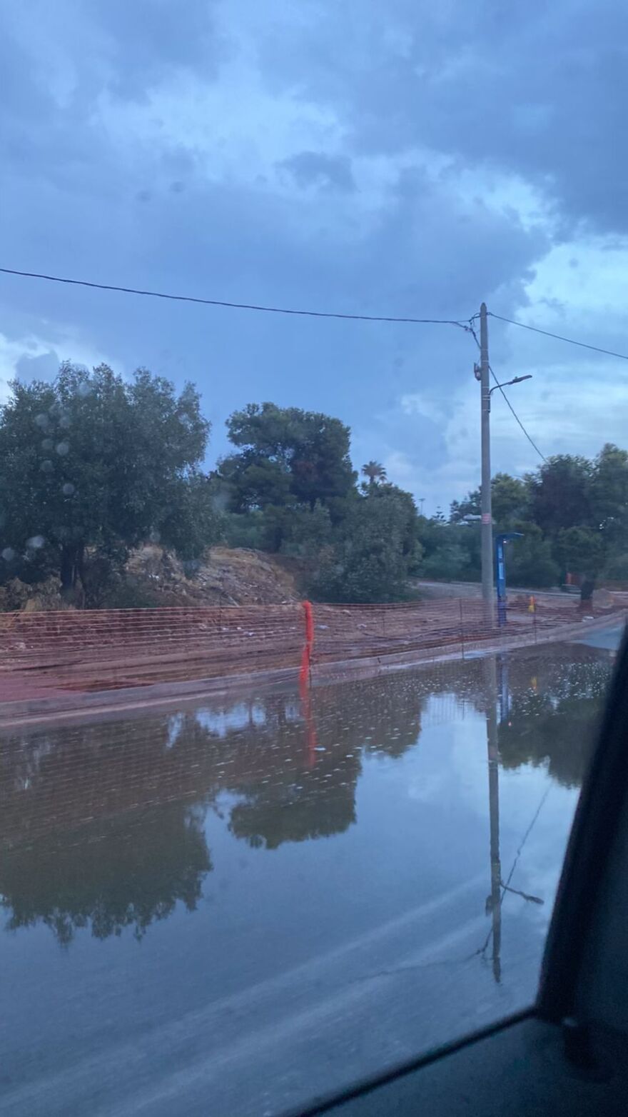 Ισχυρές καταιγίδες έπληξαν την Αττική - 40 χιλιοστά βροχής σε μόλις μία ώρα και πάνω από 2.500 κεραυνοί