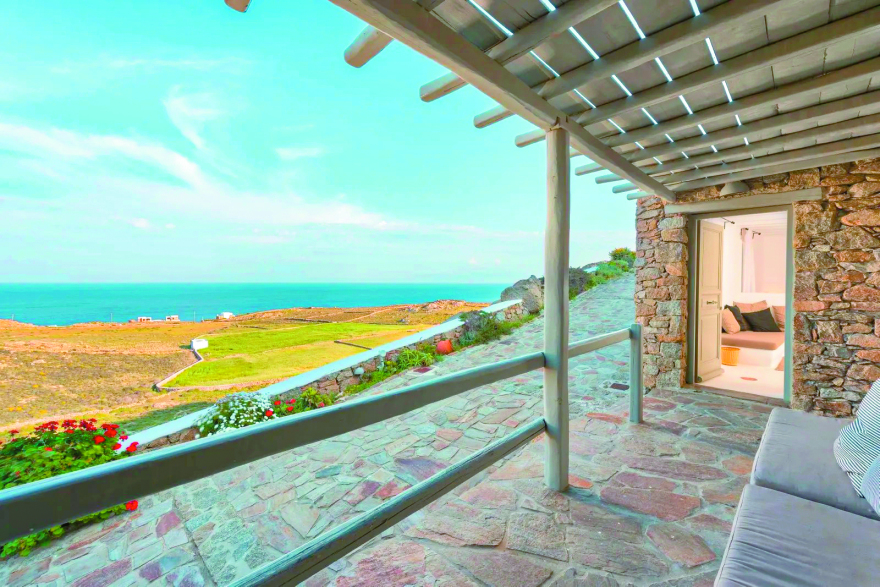 Μαρίνος Παράβαλος: Από το «chateau» της Μυκόνου στον «Παράδεισο» του Μαίναλου