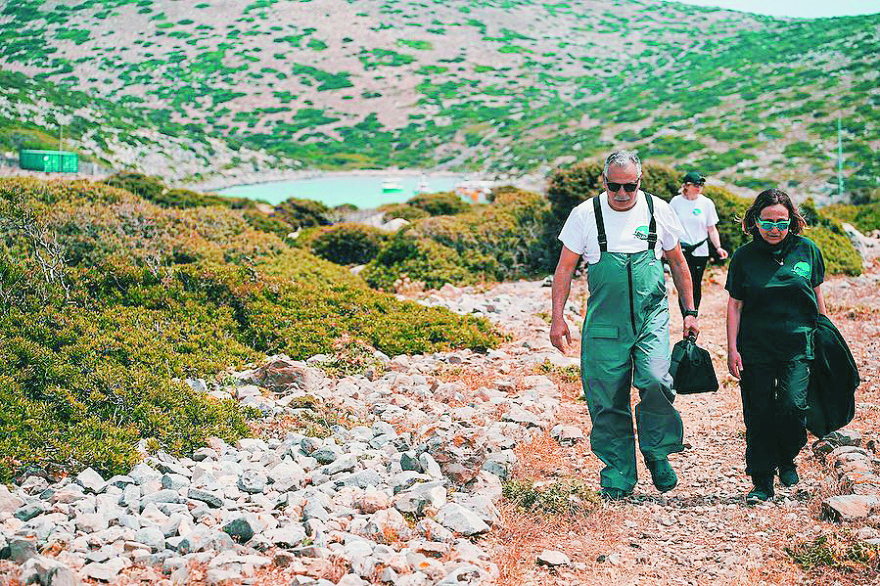 Οι Έλληνες «Ρομπέν των νησιών»: Οι γιατροί που δίνουν το παράδειγμα για το τι σημαίνει εθελοντισμός