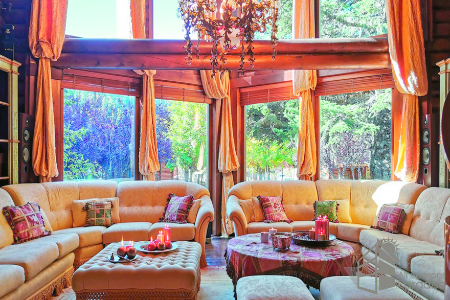 Μαρίνος Παράβαλος: Από το «chateau» της Μυκόνου στον «Παράδεισο» του Μαίναλου