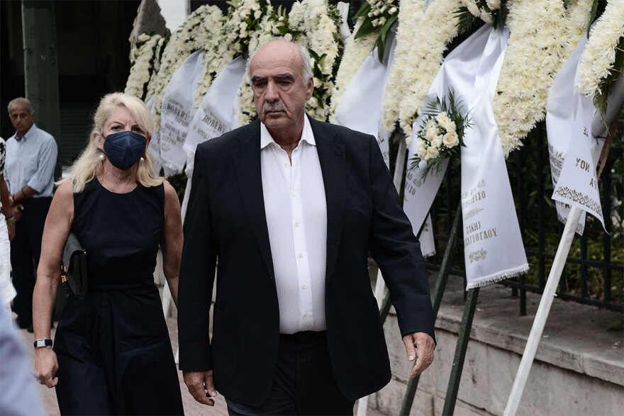 Ρόμπερτ Ουίλιαμς: Συγκίνηση στο τελευταίο «αντίο» στον καλλιτέχνη - Στα λευκά οι κόρες του