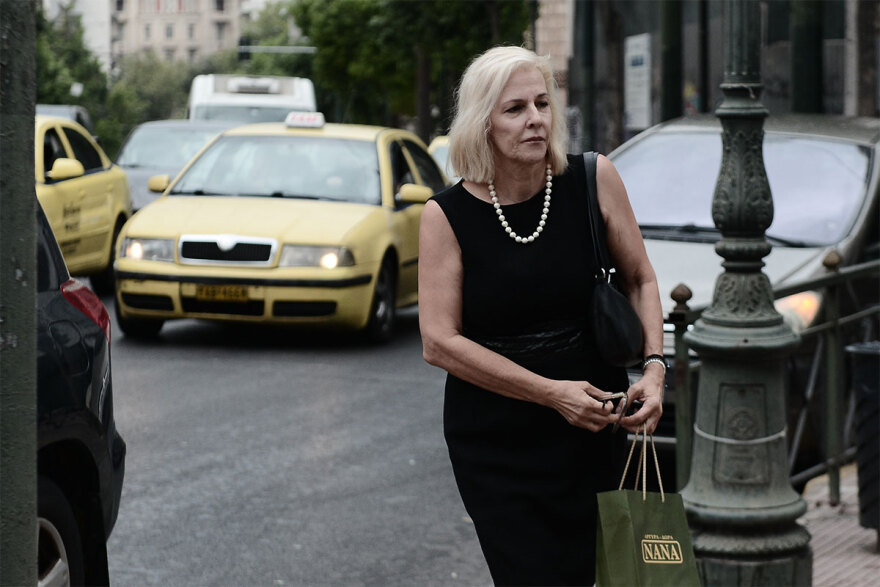 Ρόμπερτ Ουίλιαμς: Συγκίνηση στο τελευταίο «αντίο» στον καλλιτέχνη - Στα λευκά οι κόρες του