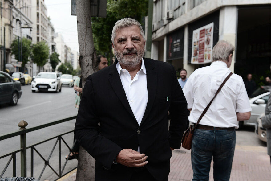 Ρόμπερτ Ουίλιαμς: Συγκίνηση στο τελευταίο «αντίο» στον καλλιτέχνη - Στα λευκά οι κόρες του