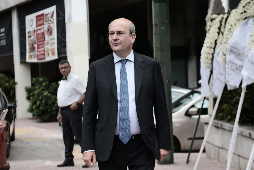 Ρόμπερτ Ουίλιαμς: Συγκίνηση στο τελευταίο «αντίο» στον καλλιτέχνη - Στα λευκά οι κόρες του