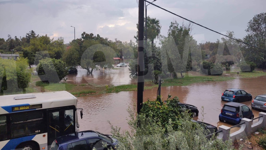 Ισχυρές καταιγίδες έπληξαν την Αττική - 40 χιλιοστά βροχής σε μόλις μία ώρα και πάνω από 2.500 κεραυνοί