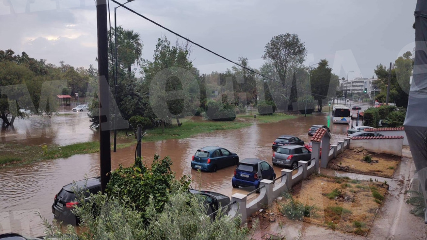 Ισχυρές καταιγίδες έπληξαν την Αττική - 40 χιλιοστά βροχής σε μόλις μία ώρα και πάνω από 2.500 κεραυνοί