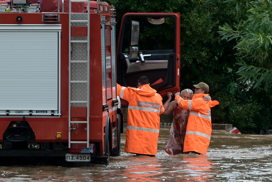 Σαρωτική επέλαση της κακοκαιρίας - Πού θα «χτυπήσει» τις επόμενες ώρες, τα προβλήματα σε όλη τη χώρα