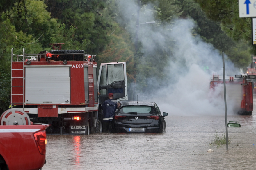 Σαρωτική επέλαση της κακοκαιρίας - Πού θα «χτυπήσει» τις επόμενες ώρες, τα προβλήματα σε όλη τη χώρα
