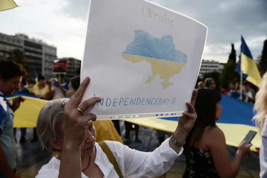 Μεγάλη εκδήλωση για την ανεξαρτησία της Ουκρανίας στο Σύνταγμα - Δείτε εικόνες